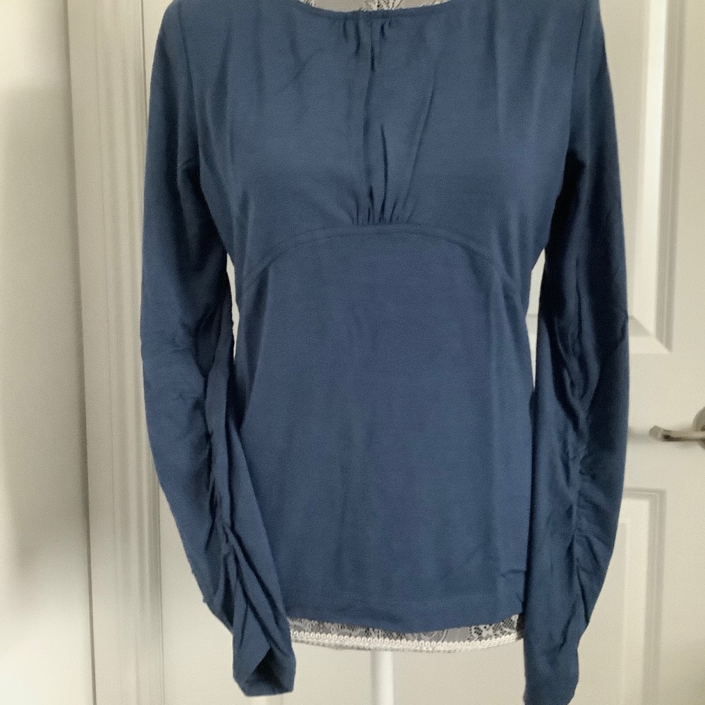 i.e. Women's Top, Size M - Picture 5 of 7